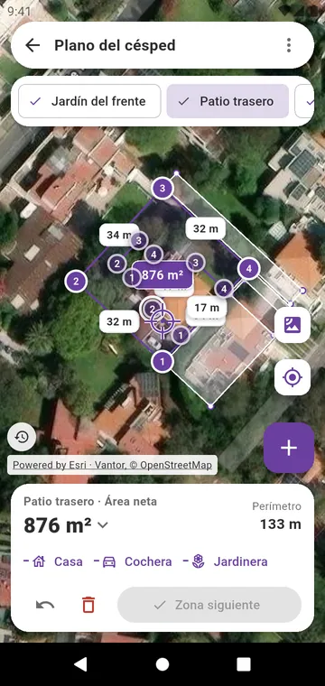Un césped dibujado zona por zona en la foto satelital