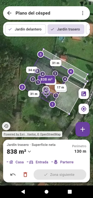 Un césped dibujado zona por zona sobre la foto de satélite