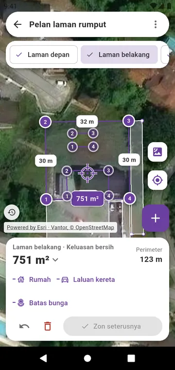 Laman rumput yang dilukis zon demi zon pada foto satelit