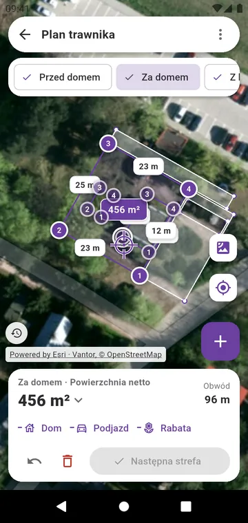 Trawnik narysowany strefa po strefie na zdjęciu satelitarnym