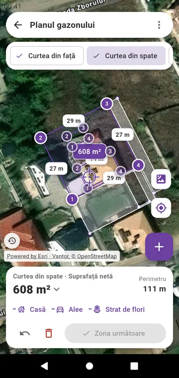 Un gazon desenat zonă cu zonă pe fotografia din satelit