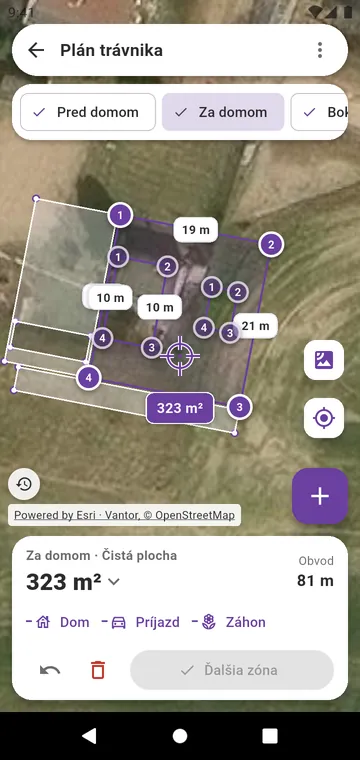 Trávnik nakreslený zónu po zóne na satelitnej snímke